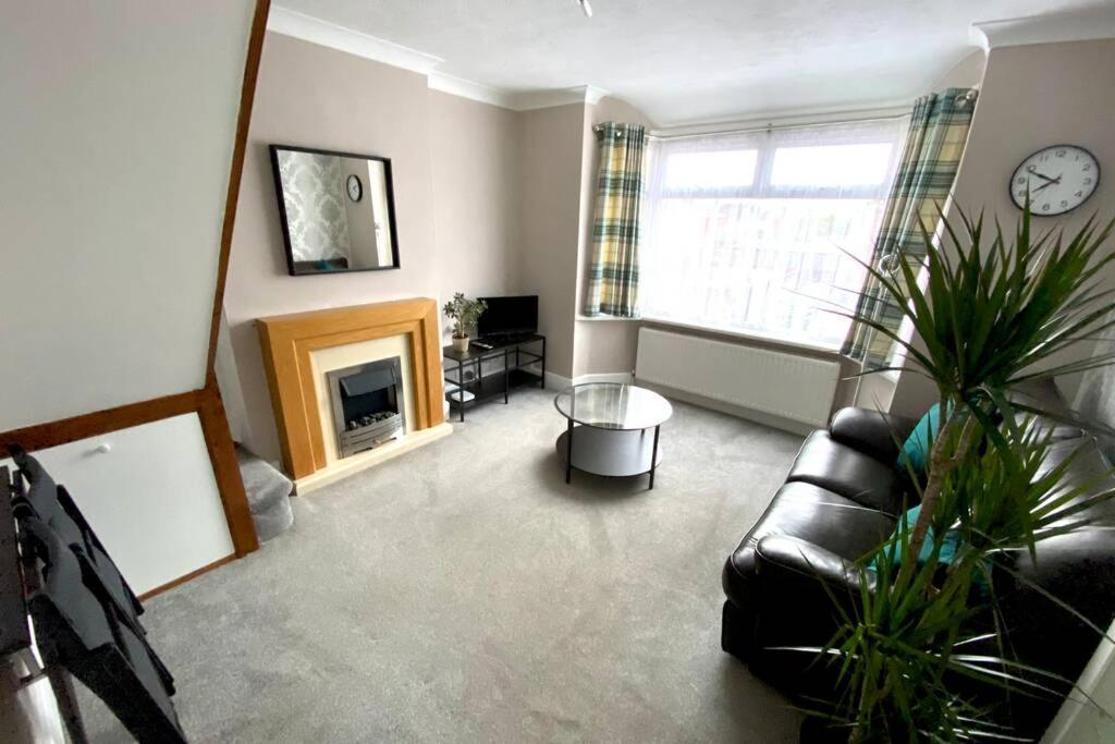 Spacious 2 Bed Apt Sleeps 4 Near Bournemouth Beach Extérieur photo