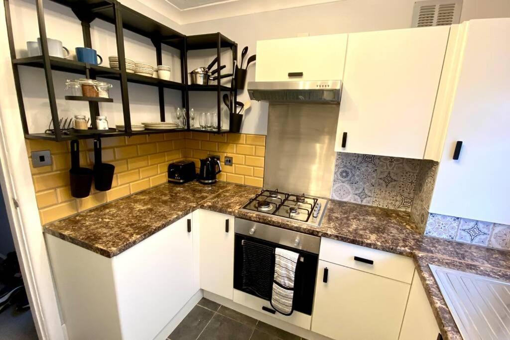 Spacious 2 Bed Apt Sleeps 4 Near Bournemouth Beach Extérieur photo